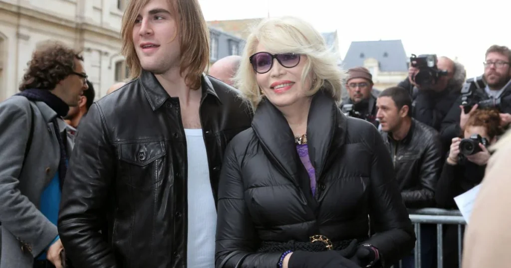 qui est le père du fils d'amanda lear